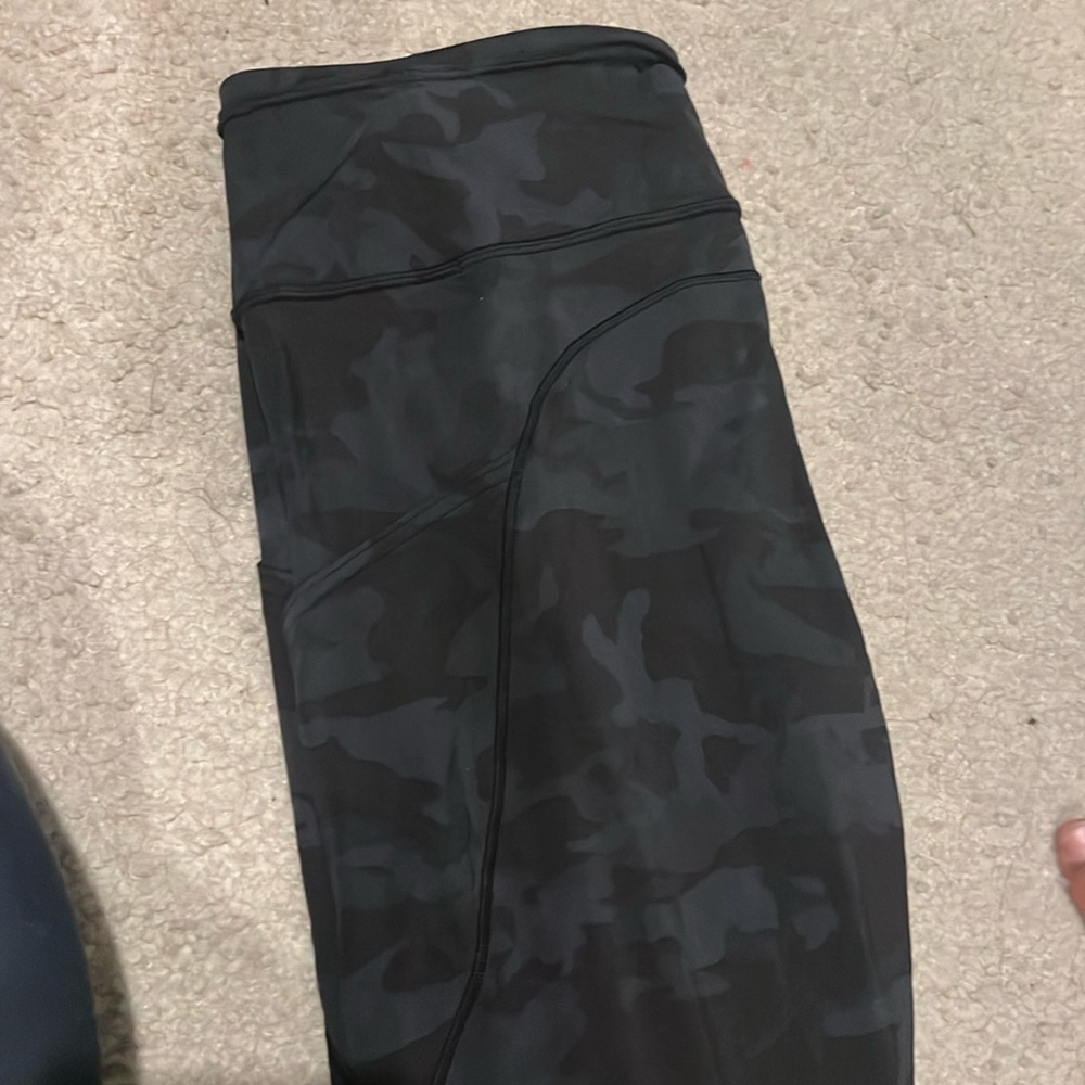 Lululemon cropped pants
